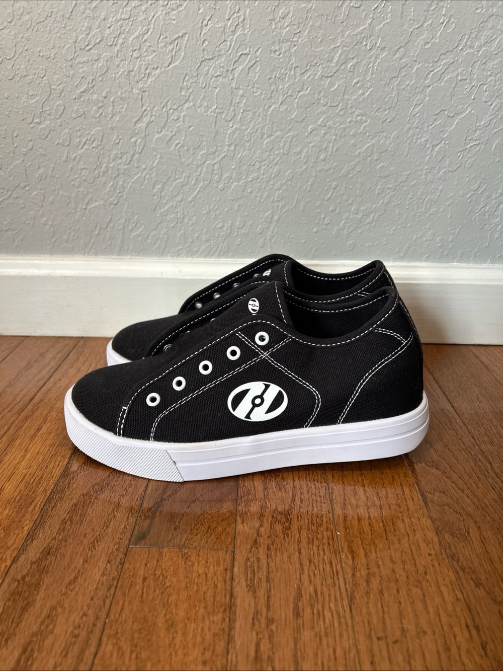 Heelys Roller Skate Shoes Sneakers Girls Or Boys Size 5 Black